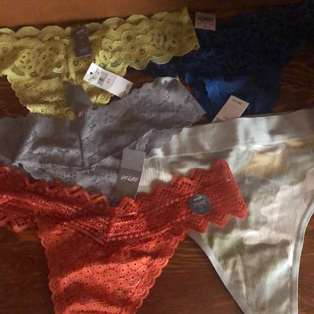 NWT arie Thongs 5 for $13